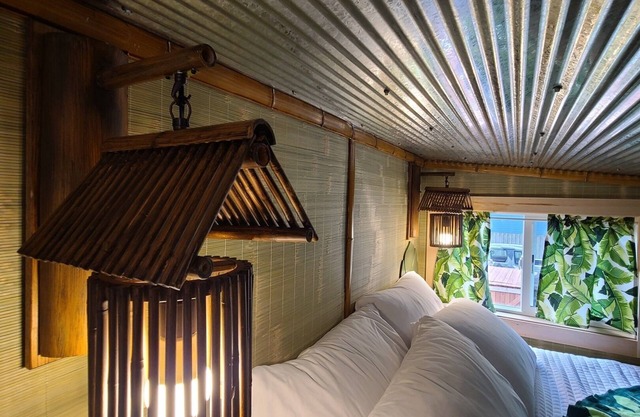 The Tiki Hut - Tiny House - Tiny Digs Lakeshore