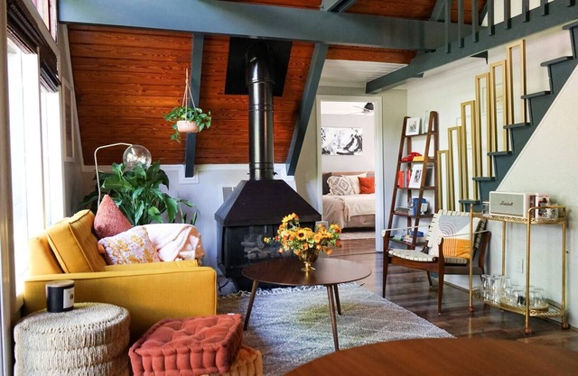 The Timberline - Sleeps 5, 2 Decks, Firepit, Hot Tub