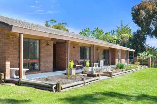 The Timboon Villa - 5 bedroom home