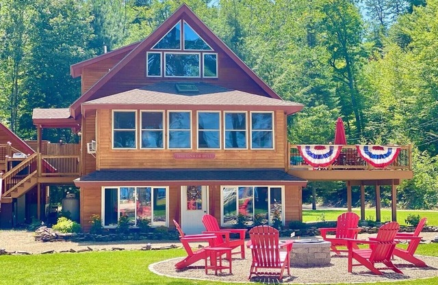 ¡La campanita en el lago Ossipee con agua y vistas a la montaña!