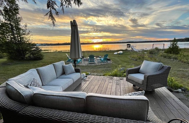 The Toasted Marshmallow Lakeside Retreat
