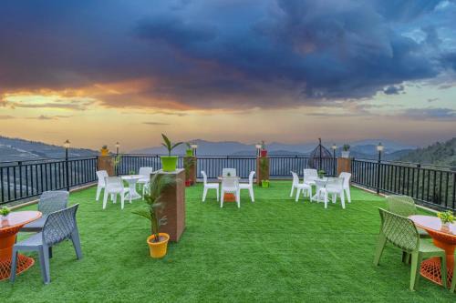 The Traditional Retreat I Open Air Multi Cuisine Restaurant l Stargaze Café l Balaju Banquet Hall l Sky Night Bonfire l Free Wi-Fi Connectivity l Charvi Retreat by Exotic Stays