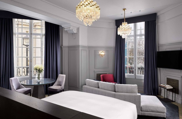 The Trafalgar St. James London, Curio Collection by Hilton