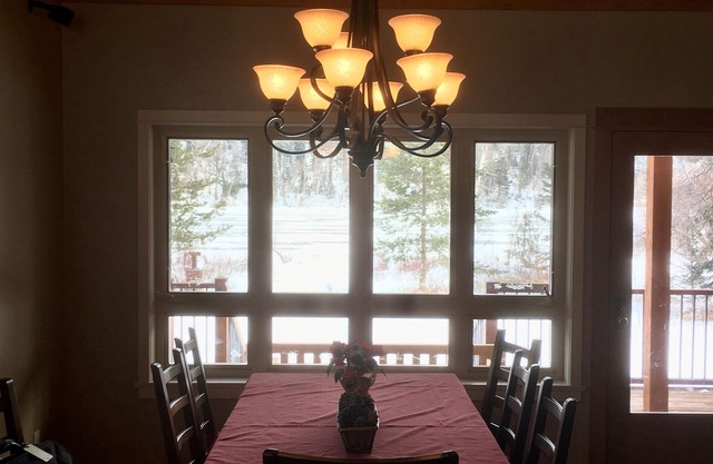 The Trailhead : Lakefront Cabin @ Tyaughton Lake