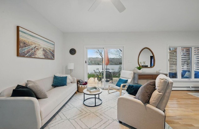 The Tranquil lake-house at Fletchers Lake