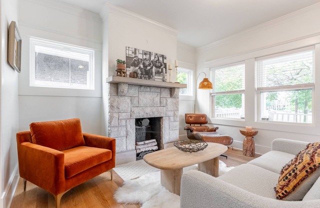 The Traveler - Eclectic Style in Walkable Area