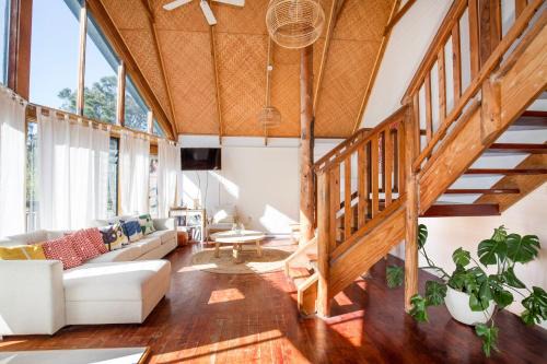 The Treehouse Pet Friendly 2 Mins Walk to Beach