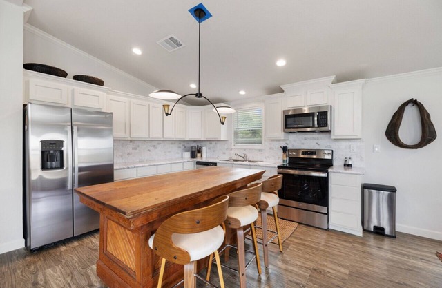 The Trendsetter: Cozy Farmhouse near Round Top