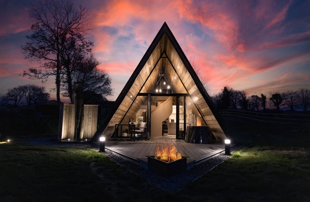 THE TRI-POD, romantic, luxury holiday cottage in Llanarth