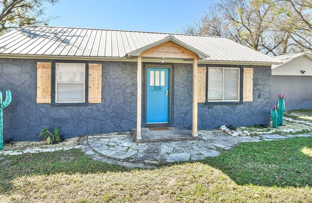 The Turquoise Cactus / King Bed / Sleeps 6