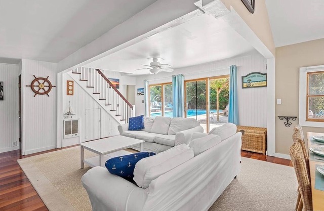 The Twin Fin - Fire Island Beach House with Full Size Pool and Hot Tub