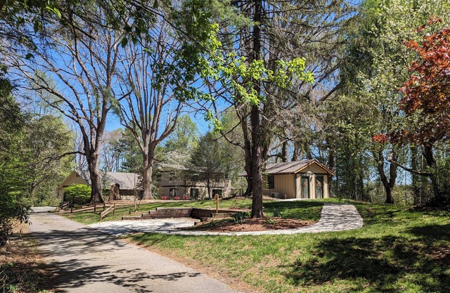 Twisty Maple es una hermosa y única propiedad cerca de Asheville y más.