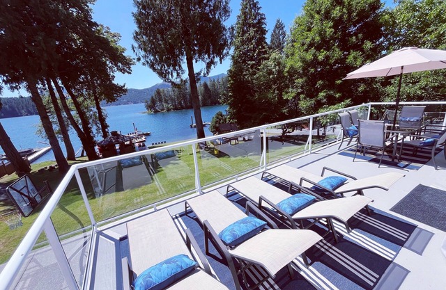 Island Family Lakehouse - ¡La mejor propiedad frente al lago en el prístino lago Cowichan!