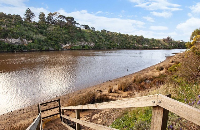 Nevertire - Warrnambool, VIC