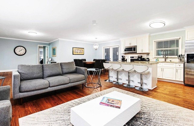 Nueva casa de 7 habitaciones en Atlanta con sala de juegos