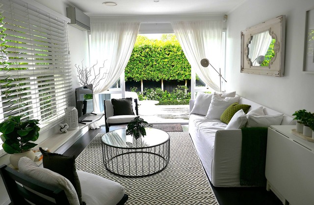 The Urban Haven - A serene city retreat, a lovely garden, close to trendy cafes.