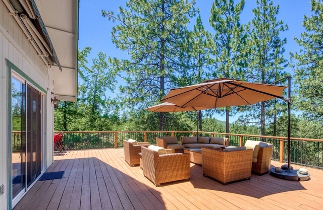 The Valley View: Pine Mountain Lake Cabin by RedAwning