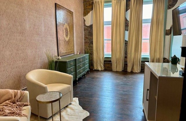 The Velvet - A Woody Guthrie Inspired Inn