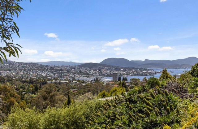 The View 2 bed unit with stunning Hobart outlook