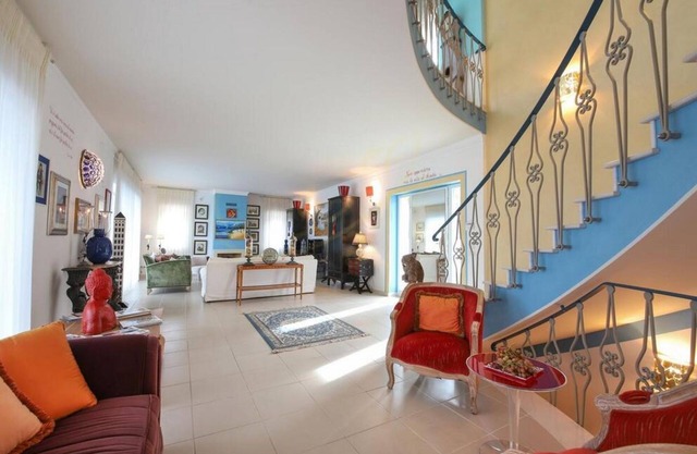 THE VILLA OF ARTISTS
