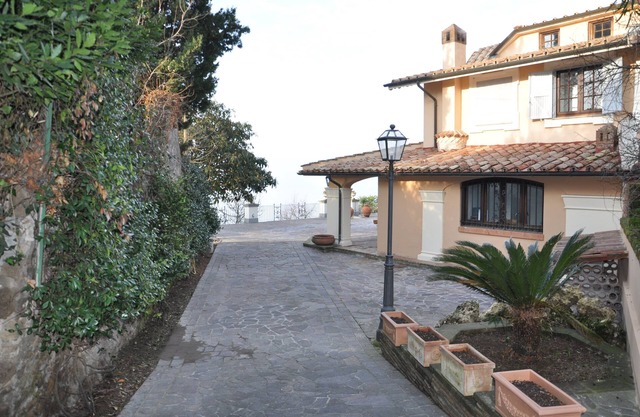 El Villa Augustus, con espectaculares vistas al lago de Bracciano 30 km de Roma
