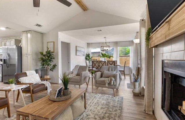The Villa on Lake Granbury w/Hot Tub for up to 8 Guests