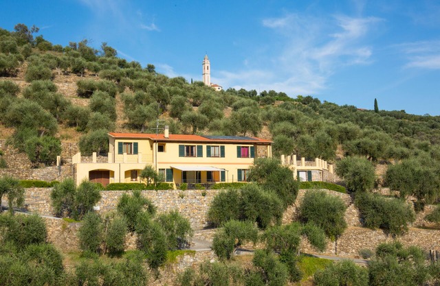 La villa es ideal para grupos (con piscina privada y equipada para ciclistas).