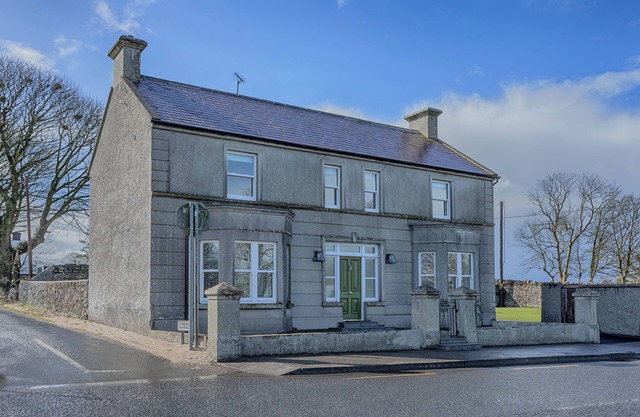 The Village House Restored 4-BR 1850 Irish Galway Cottage Near Wild Atlantic Way