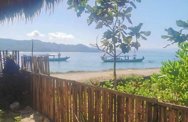 THE VILLAGE INN Rua Beach