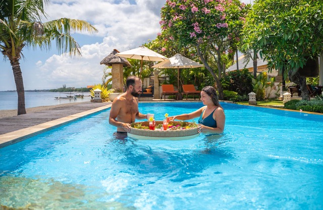 Villa de lujo privada frente a la playa Lovina