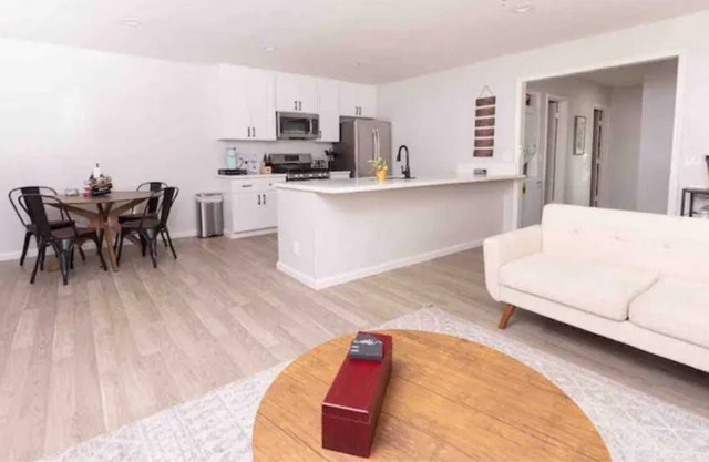The Vineyard 2 bedroom condo in Historic Escondido, 10 mins from Safari park!
