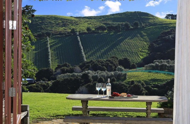 The Vineyard Cottage - Stay Waiheke