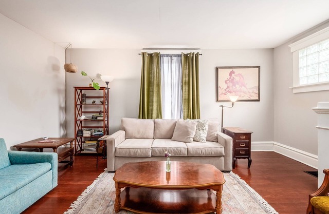 The Vintage Getaway - 3 Bedrooms - Columbus!