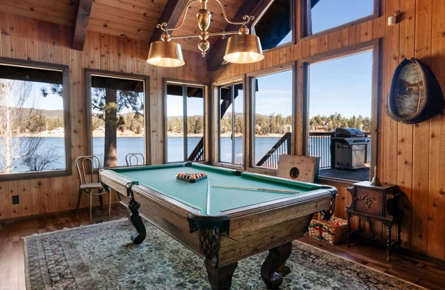 The Voges 'Lake House: Casa de 3 habitaciones / 6 baños en Big Bear Lake, para 10 personas