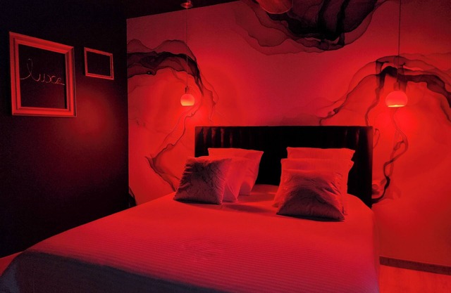 The Volupté Suite - Luxury, calm and romance with private sauna and Jacuzzi