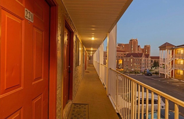The Ward - Resort Style Gameday Condo