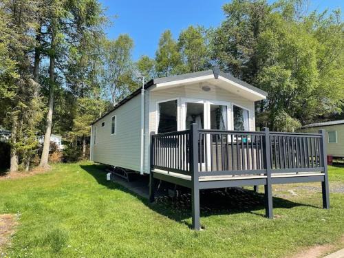 The Warrens - 2 bed caravan for 4 & private hot tub