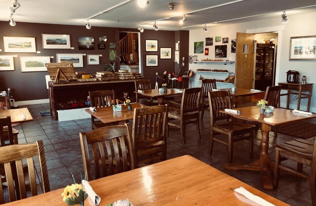 The Water's Edge Inn & Gallery