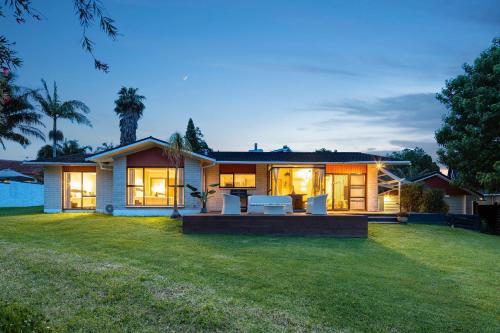 The waterfront 361-With sea view, skysport and air conditioner in each bedroom