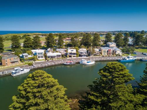 The Waterfront Apartment