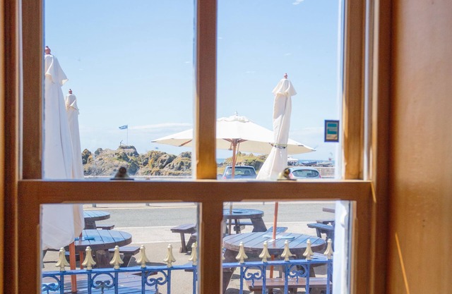 The Waterfront Hotel & Bistro
