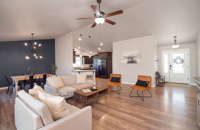 The Watusi Place - A Modern Umpqua Valley Getaway