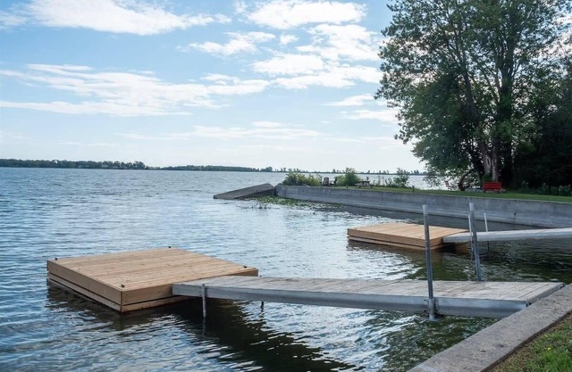 The Waupoos: Cozy Couple's Getaway in PEC