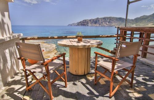 The Wave House - Seafront Escape in Peaceful Mochlos