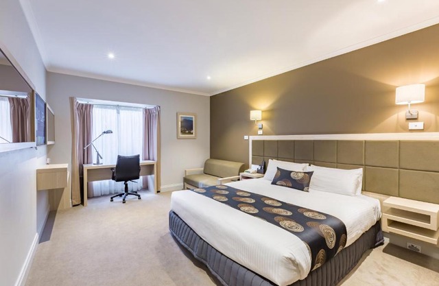 The Waverley International Hotel