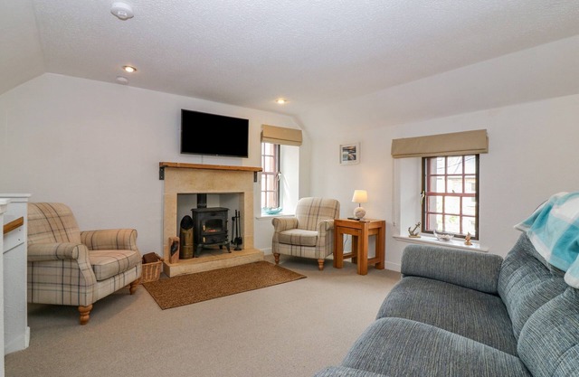 THE WEE HIDEAWAY, pet friendly in Newburgh, Fife