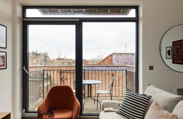 The Wembley Crib - Lovely 1bdr Flat With Balcony