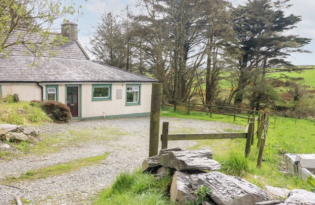 THE WEST WING, with open fire in Ballydehob, County Cork