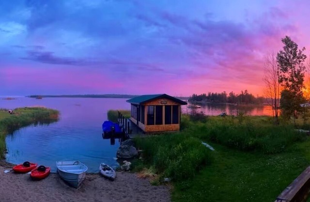 The Westender Retreat | Amazing Lake Views & Waterfront Dock House