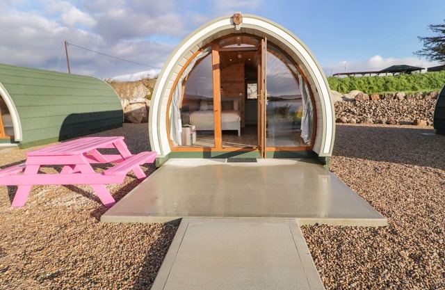 THE WHEELHOUSE POD NO. 7, romantic in Burtonport, County Donegal